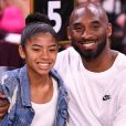Kobe Bryant et sa fille Gianna lors d'un match de basket à Las Vegas le 27 juillet 2018.