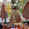 Des milliers de Thaïlandais ont assisté à la parade d'hommage Parade d'hommage au Rama X, (roi Maha Vajiralongkorn - de 66 ans), transporté dans un palanquin doré porté à dos d'hommes, à Bangkok, Thaïlande, le 5 mai 2019.