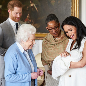 Le prince Philip, duc d'Edimbourg, la reine Elisabeth II d'Angleterre, la mère de Meghan Doria Ragland, le prince Harry, duc de Sussex, Meghan Markle, duchesse de Sussex, et leur fils Archie Harrison Mountbatten-Windsor. Windsor, le 7 mai 2019.