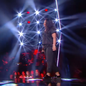 Ludysao et Nathan lors de l'épreuve des K.O dans "The Voice 2020" - Talents de Pascal Obispo. Émission du samedi 25 avril 2020, TF1