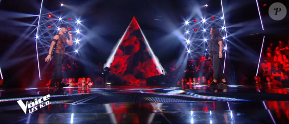 Ludysao et Nathan lors de l'épreuve des K.O dans "The Voice 2020" - Talents de Pascal Obispo. Émission du samedi 25 avril 2020, TF1