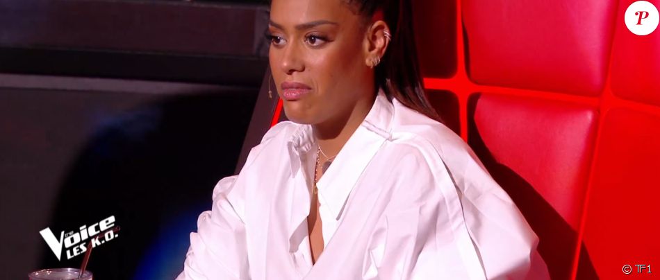 Amel Bent lors de l'épreuve des K.O dans The Voice 2020 ...