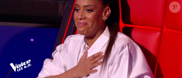Amel Bent lors de l'épreuve des K.O dans "The Voice 2020". Émission du samedi 25 avril 2020, TF1
