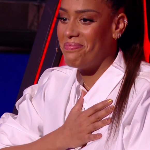 Amel Bent lors de l'épreuve des K.O dans "The Voice 2020". Émission du samedi 25 avril 2020, TF1