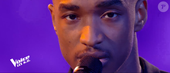 Abi lors de l'épreuve des K.O dans "The Voice 2020" - Talent de Pascal Obispo. Émission du samedi 25 avril 2020, TF1