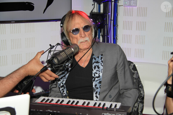 Exclusif - Le chanteur Christophe - People lors de l'enregistrement de l'émission "Le Show de Luxe" sur la Radio Voltage à Paris. Le 19 juin 2019 © Philippe Baldini / Bestimage