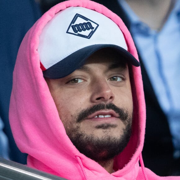 Kev Adams dans les tribunes lors du match de championnat de Ligue 1 Conforama opposant le Paris Saint-Germain (PSG) aux Girondins de Bordeaux au Parc des Princes à Paris, France, le 23 février 2020. Le PSG a gagné 4-3. © Cyril Moreau/Bestimage