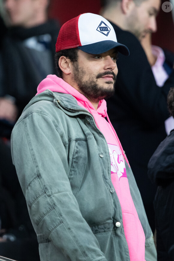 Kev Adams dans les tribunes lors du match de championnat de Ligue 1 Conforama opposant le Paris Saint-Germain (PSG) aux Girondins de Bordeaux au Parc des Princes à Paris, France, le 23 février 2020. Le PSG a gagné 4-3. © Cyril Moreau/Bestimage