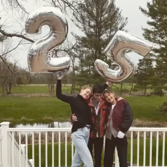 Gigi Hadid a fêté ses 25 ans avec sa soeur Bella Hadid et son petit ami Zayn Malik. Avril 2020.