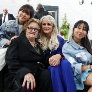 Exclusif - Elyette Boudou (Mamie Rock), Laeticia Hallyday et ses filles Jade et Joy - Laeticia Hallyday reçoit la médaille de la ville de Toulouse en compagnie de ses filles et d'Elyette Boudou avant de quitter l'Esplanade Johnny Hallyday. Laeticia Hallyday et ses filles Jade et Joy sont venues inaugurer une esplanade portant le nom de Johnny Hallyday située en face du Zénith de Toulouse, le 15 juin 2019, date hautement symbolique puisque le rockeur aurait eu 76 ans. Laeticia porte le pendentif crucifix de Johnny autour du cou. © Dominique Jacovides/Bestimage