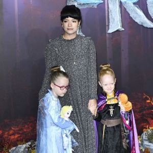 Lily Allen, Marnie Rose Cooper et Ethel Cooper - Les célébrités assistent à la première de "Frozen 2" à Londres, le 17 novembre 2019.