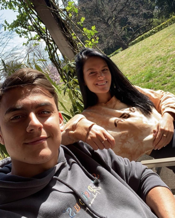 Paulo Dybala et sa compagne Oriana Sabatini ont tous les deux contractés le coronavirus. Mars 2020.