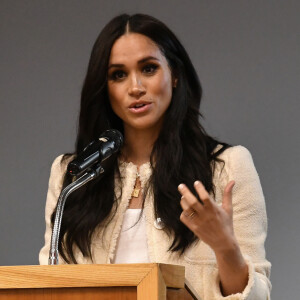 Meghan Markle, duchesse de Sussex fait une visite surprise à l'école supérieure Robert Clack de Dagenham, Essex, Royaume Uni, le 7 mars 2020, pour célébrer la Journée internationale de la femme.