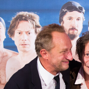Benoît Poelvoorde, Mathieu Amalric et Jean-Hugues Anglade lors de l'avant première du film "Le Grand Bain" au cinéma UGC De Brouckère, à Bruxelles, Belgique, le 10 octobre 2018.