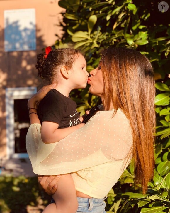 Wafa de "Koh-Lanta" avec sa fille Jenna, le 10 avril 2020