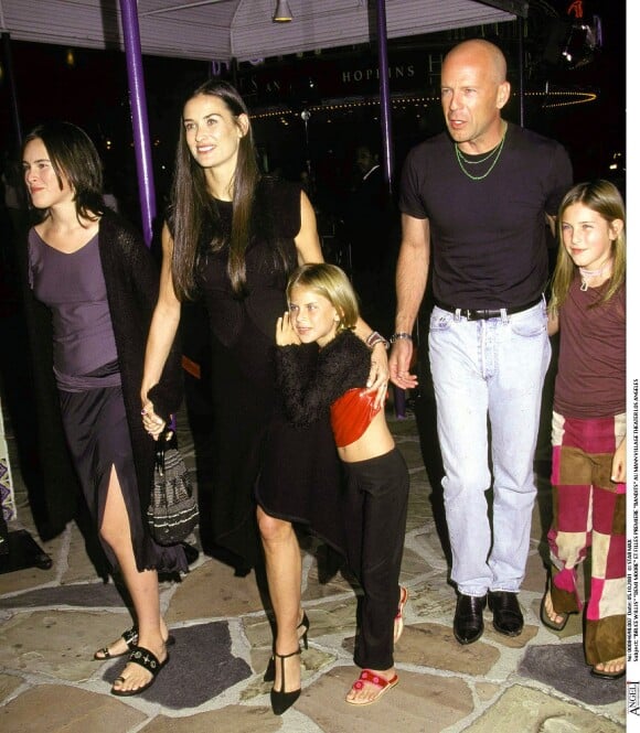 Bruce Willis, Demi Moore et leurs filles Rumer, Tallulah et Scout LaRue en 2001.