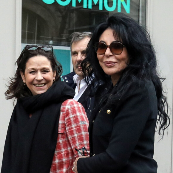 La maire de Paris, Anne Hidalgo organise un atelier de mobilisation en amont de la manifestation féministe "On arrête Toutes", accompagné de Yamina Benguigui et Audrey Pulvar, dans sonn local de campagne, Paris, le 8 mars 2020. © Stéphane Lemouton/Bestimage