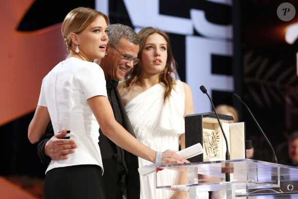 Lea Seydoux, Abdellatif Kechiche (Palme d'Or pour "La vie d'Adele") et Adele Exarchopoulos - Ceremonie de cloture du 66eme festival du film de Cannes. Le 26 mai 2013