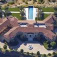 Vue aérienne de la maison de l'acteur et producteur Tyler Perry, le 7 mai 2020 dans un quartier protégé de Beverly Hills à Los Angeles, que Meghan Markle et le prince Harry occupent en son absence.