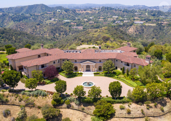 Vue aérienne de la maison de l'acteur et producteur Tyler Perry, le 7 mai 2020 dans un quartier protégé de Beverly Hills à Los Angeles, que Meghan Markle et le prince Harry occupent en son absence.