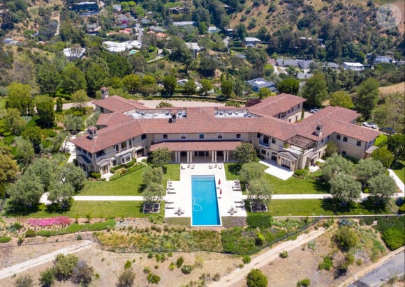 Vue aérienne de la maison de l'acteur et producteur Tyler Perry, le 7 mai 2020 dans un quartier protégé de Beverly Hills à Los Angeles, que Meghan Markle et le prince Harry occupent en son absence.