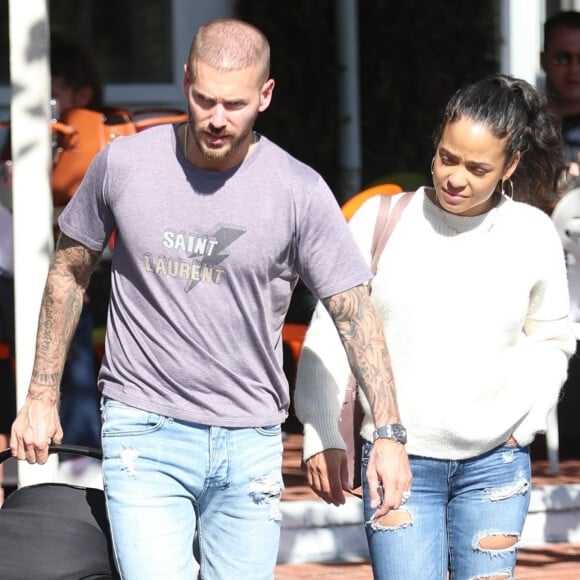 Matt Pokora et sa compagne Christina Milian se baladent avec leur fils Isaiah dans le quartier de West Hollywood à Los Angeles. La petite famille est allée déjeuner chez Fred Segal. Le 11 février 2020.