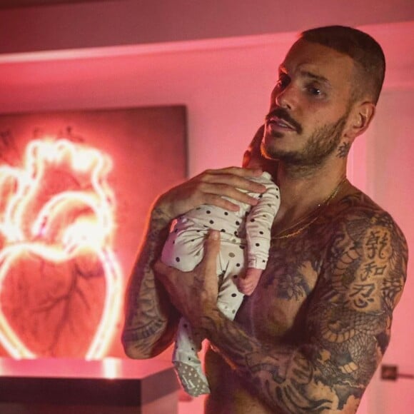 M. Pokora avec son fils Isaiah dans les bras le 12 février 2020.