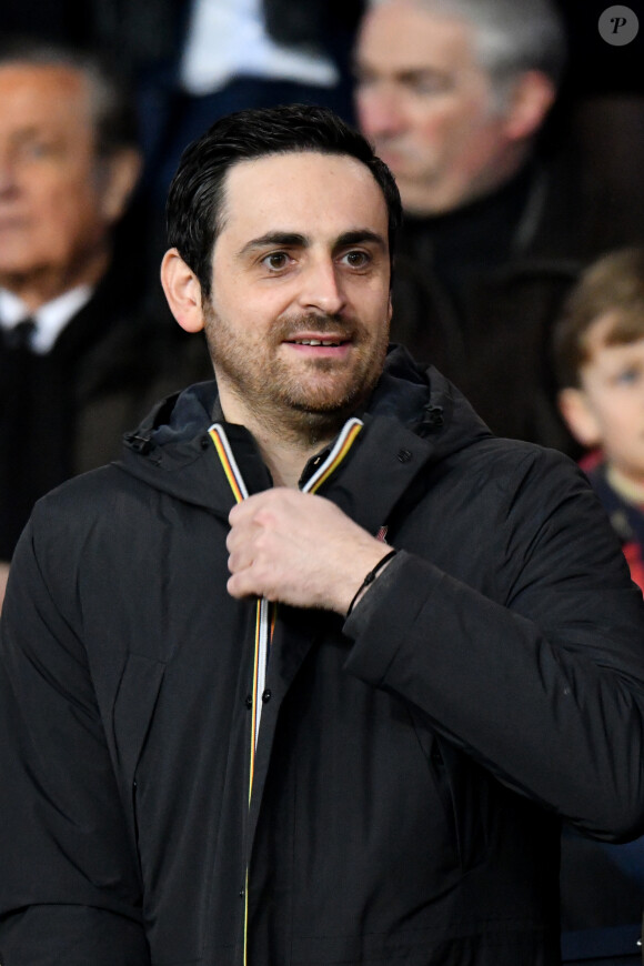 Camille Combal dans les tribunes du parc des Princes lors du match de football de ligue 1, opposant le Paris Saint-Germain (PSG) contre l'Olympique de Marseille (OM) à Paris, France, le 17 mars 2019.