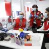 La reine Letizia d'Espagne était en visite dans les locaux d'une antenne de la Croix-Rouge espagnole dans le nord de Madrid le 11 mai 2020.
