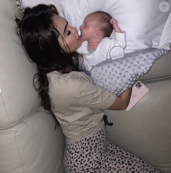 Nabilla dévoile des photos inédites des premiers jours de son fils Milann - Instagram, 11 mai 2020
