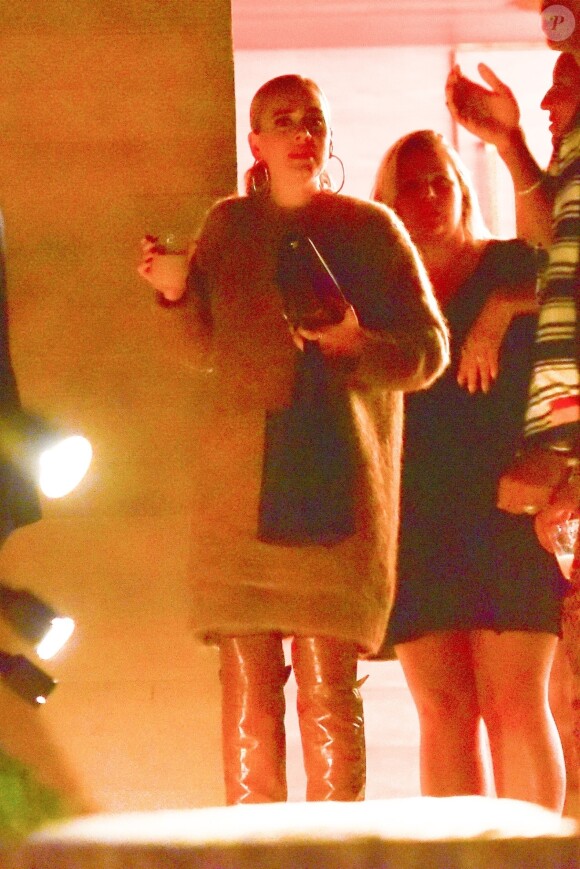 Exclusif - Adele est allée faire la fête avec des amies au restaurant Nobu dans le quartier de Malibu à Los Angeles, le 26 octobre 2019