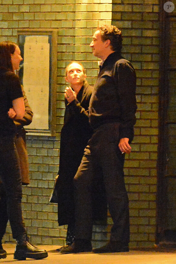 Exclusif - Mary-Kate Olsen et son mari Olivier Sarkozy - Les jumelles Olsen se retrouvent pour un dîner en famille dans le restaurant Gemma de l'hôtel Bowery à New York, le 6 novembre 2019.