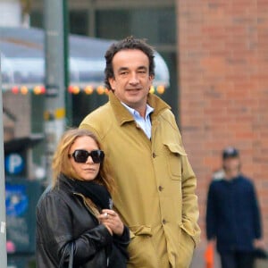 Exclusif - Olivier Sarkozy et sa compagne Mary Kate Olsen se promenent dans les rues de East Village, apres avoir dejeune au restaurant Quartino a New York. Le 18 novembre 2012