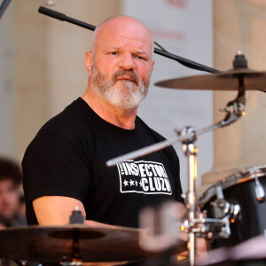 Exclusif - Le grand chef et animateur TV Philippe Etchebest donne un concert avec son groupe de Rock "Chef and the Gang" à l'occasion de la Fête de la Musique à Bordeaux, le 21 Juin 2019. Philippe Etchebest et son groupe jouaient devant le restaurant "Le Quatrième Mur" face à l'Opéra de Bordeaux. © Patrick Bernard / Bestimage