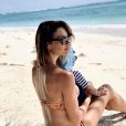 Ariane Brodier et son fils à la plage, aux Maldives, photo Instagram de novembre 2019