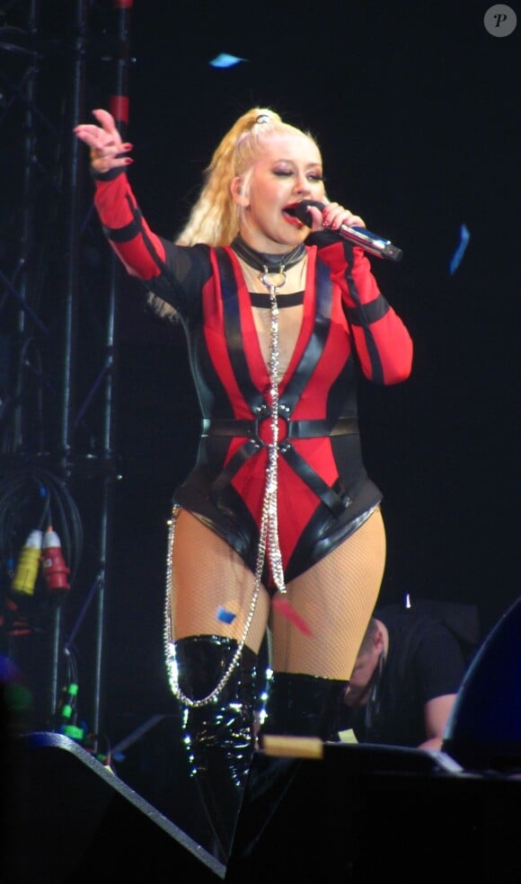 Christina Aguilera en concert au stade de Wembley à Londres le 10 novembre 2019.