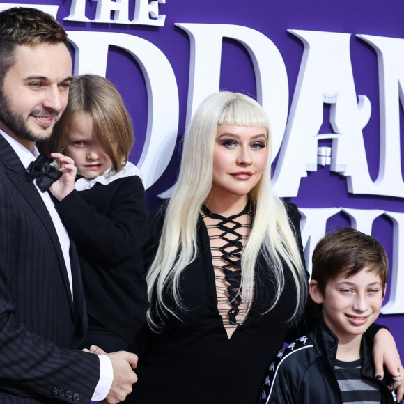 Christina Aguilera avec son fiancé Matthew Rutler et ses enfants Max Liron Bratman et Summer Rain Rutle à la première de The Addams Family dans le quartier de Westfield Century City à Los Angeles, le 6 octobre 2019