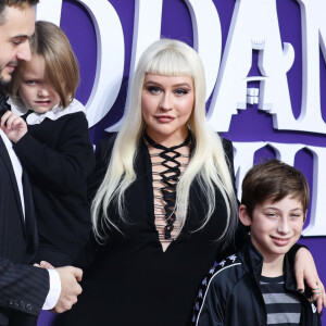 Christina Aguilera avec son fiancé Matthew Rutler et ses enfants Max Liron Bratman et Summer Rain Rutle à la première de The Addams Family dans le quartier de Westfield Century City à Los Angeles, le 6 octobre 2019