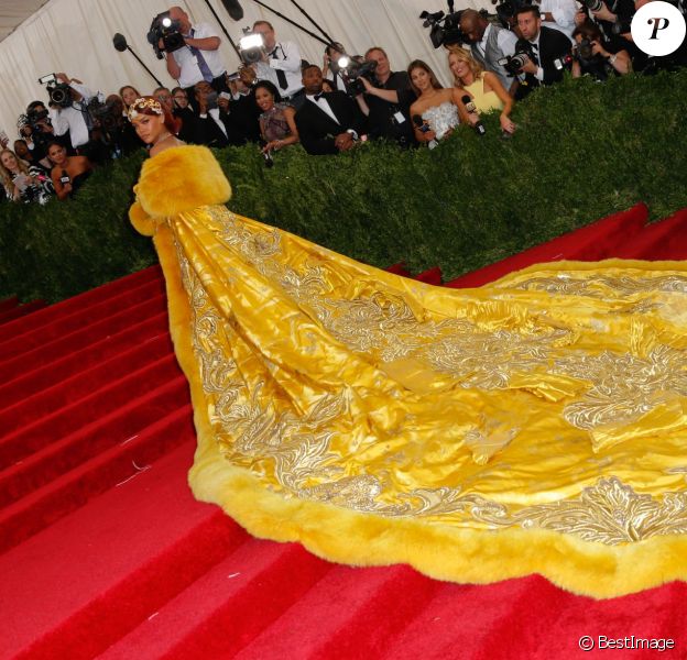 Rihanna assiste au Met Gala 2015, vernissage de l'exposition "China: through the looking glass", au Metropolitan Museum of Art. New York, le 4 mai 2015.