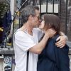 Exclusif - Carice Van Houten, enceinte et son compagnon Guy Pearce vont en rendez-vous dans une clinique spécialisée en gymnastique médicale (Mensendieck) à Amsterdam, le 29 juillet 2016.