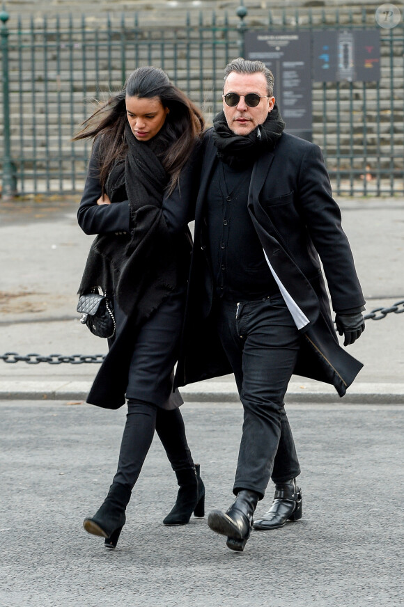 Jean Roch et sa femme Anaïs - Sorties de l'église de la Madeleine après les obsèques de Johnny Hallyday à Paris, le 9 décembre 2017. © Coadic Guirec/Bestimage