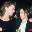  Serge Gainsbourg, Jane Birkin et Kate Barry félicitant Charlotte Gainsbourg aux César en 1986 