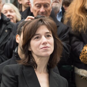 Charlotte Gainsbourg - Cérémonie d'inauguration de la plaque commémorative en l'honneur de Serge Gainsbourg, au 11 bis Rue Chaptal (où le chanteur passa une partie de son enfance), à Paris. Le 10 mars 2016