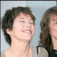  Jane Birkin avec sa fille Kate Barry - Soirée de lancement des collections hiver 2007 de La Redoute à Paris. Le 23 mai 2007. 