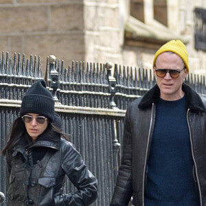 Exclusif - Jennifer Connelly et son mari Paul Bettany font leurs courses dans les rues de New York le 10 mars 2020.