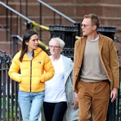 Exclusif - Jennifer Connelly et son mari Paul Bettany se promènent à New York, le 9 octobre 2019.