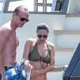Exclusif - Paul Bettany - Jennifer Connelly en vacances sur un yacht avec son mari, ses enfants et des amis au large d'Ibiza le 17 août 2017.