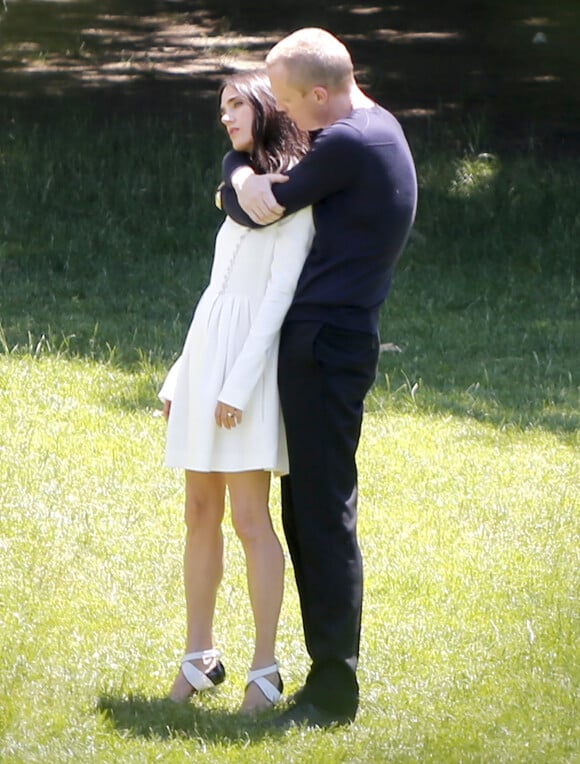 Exclusif - Jennifer Connelly et son mari Paul Bettany posent lors d'un photoshoot à Central Park à New York, le 22 juin 2015.