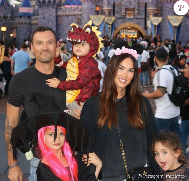 Megan Fox, Brian Austin Green et leurs trois enfants fêtent Halloween à Disneyland, le 13 octobre 2019.