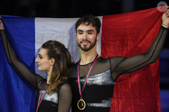 Les Français Gabriela Papadakis et Guillaume Cizeron remportent la finale du Grand Prix de danse sur glace à Turin, le 7 décembre 2019.